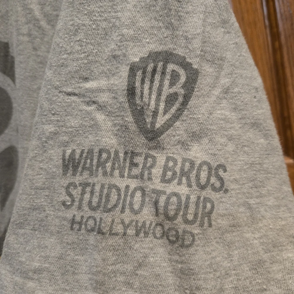 Warner Bros Gray Studio Tour T-Shirt - Picture 3 of 9